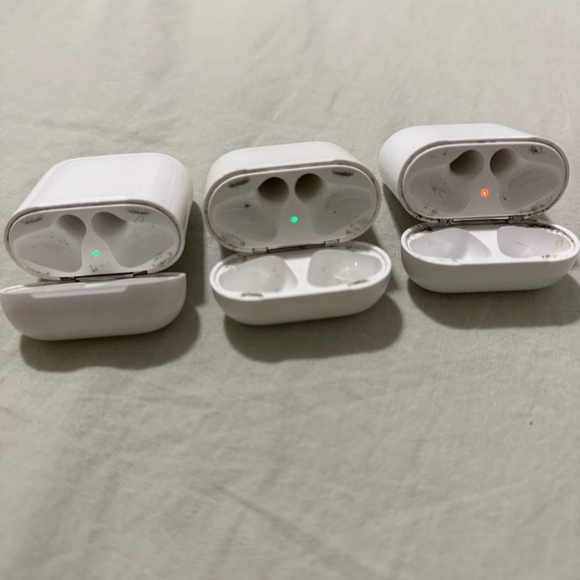 3- GENUINE Apple Airpods OEM Charging Case 1st Generation - Picture 5 of 6